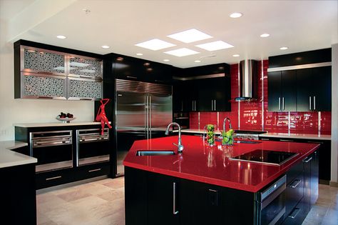 17 Striking Red and Black Kitchen Ideas to Style Up Your Interior Modern Kitchen Paint Colors, Black Quartz Kitchen Countertops, Modern Kitchen Paint, Black Kitchen Furniture, Black And Red Kitchen, Kitchen Color Red, Black Kitchen Design, Black Appliances Kitchen, Black Kitchen Decor