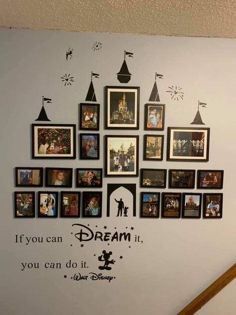 Disney World Home Decor, Disney Inspired Guest Room, Disney Theme House, Disney Living Room Ideas, Disney Interior Design, Disney Themed House, Disneyland Decorations, Disney Bedroom Ideas For Adults, Adult Disney Room Decor