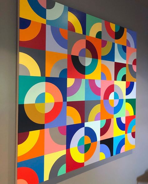 Angela Johal on Instagram: “Echo Series No. 3, acrylic polymer on canvas, 48 x 48 #echoseries #hardedgepainting #geometricart #geometricpainting #geometricecho…” Geometric Design Painting, Acrylic Paint Patterns, Geometric Acrylic Painting Ideas, Colorful Geometric Art, Geometric Painting Ideas On Canvas, Geometric Painting Canvases, Abstract Art Inspiration Geometric, Abstract Geometric Art Paintings, Geometric Painting Ideas