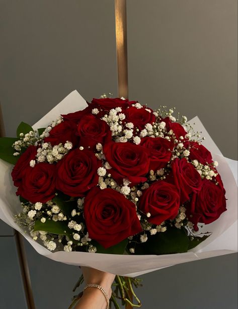 Birthday Flowers Bouquet Beautiful Roses Gift, Flower Bouquet Aesthetic Roses, Red Flowers Aesthetic Bouquet, Flowers For Birthday Bouquets, A Dozen Roses Bouquets, Birthday Bouquet Flowers For Her, Roses Red Bouquet, Wedding Red Bouquets, 30 Roses Bouquet