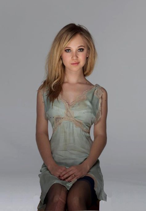 juno temple...beautiful girl, great actress. Killer Joe, The Other Boleyn Girl, Juno Temple, English Actresses, Juno, Beautiful Actresses, Celebrity Photos, Celebrities Female, Favorite Celebrities