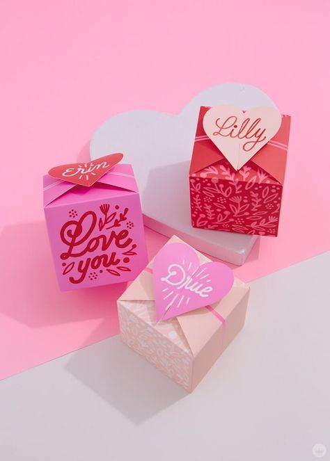 Valentines Gift Boxes, Diy Valentines Gift, Small Valentines Gifts, Branding Design Ideas, Box Decorations, San Valentin Ideas, Winter Entertaining, Packaging Branding Design, Gift Boxes Decoration