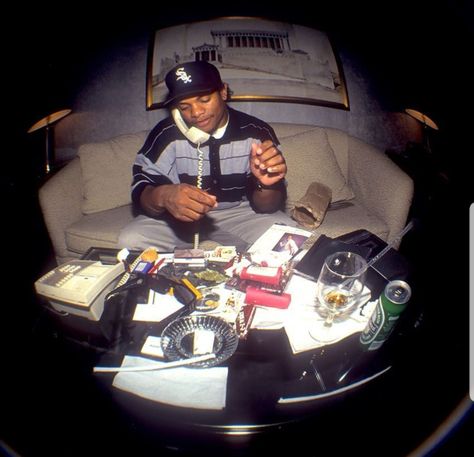 والتر وايت, Fisheye Photography, 90s Rappers Aesthetic, Custom Controller, 90s Rappers, Eazy E, Arte Hip Hop, Hip Hop Classics, Arte Cholo