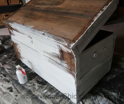 Check out this upcycle idea to turn an old trunk into a coffee table with storage. This DIY wooden chest makeover project is perfect if you're decorating on a budget so check out the before and after photos. #diy #trunk #coffeetable Trunk Coffee Table Diy, Diy Wooden Chest, Diy Trunk, Steamer Trunk Coffee Table, Trunk Makeover, Vintage Steamer Trunk, Chest Makeover, Chest Ideas, Wooden Trunks