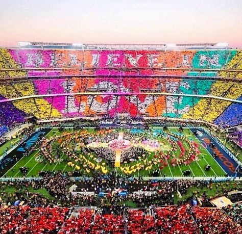 "Believe in Love"....COLDPLAY Coldplay, Coldplay Singer, Bands Pictures, Cold Play, Super Bowl Weekend, Coldplay Concert, Chris Martin Coldplay, Dark Party, Super Bowl 50