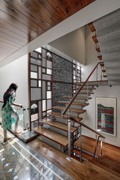 This Vadodara bungalow embraces a grey colour palette with jali work | Architectural Digest India Staircase Design Modern, Arsitektur Masjid, Desain Pantry, Stairs Design Modern, Duplex House Design, Home Stairs Design, Railing Design, घर की सजावट, Decor Aesthetic