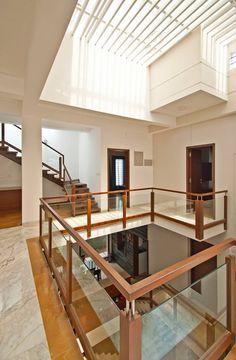 House Hall Design, Staircase Railing Design, Stairs Design Interior, Indian Home Design, Stairs Design Modern, Kerala House Design, House Arch Design, Duplex House Design, Modern Stairs