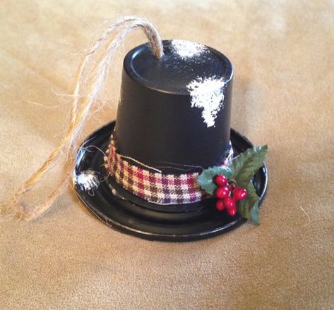 Upcycling, K Cup Crafts, Coffee Pods Crafts, Coffee Cup Crafts, Crafts For Christmas, Communion Cups, Recycle Crafts Diy, Pine Cone Christmas Tree, Diy Christmas Tree Ornaments