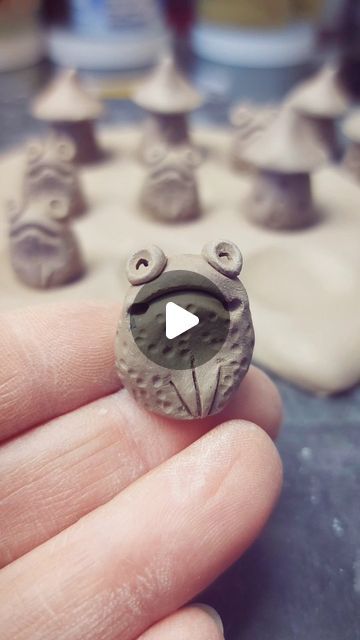 Elukka Ceramics⚱ est. 2008 on Instagram: ". Here's another #wip from last week 😆 I can already tell that my #tictactoe obsession won't stop anytime soon ! Ribbit ! 🤭 . 🌸🐸🤍🌸🐸🤍🌸🐸🤍🌸🐸🤍🌸🐸 . #ceramictoy #artisantoys #lillypad #froglover #ribbitribbit #tinythings #potteryvideos #wipceramics #elukka #elukkaceramics" Ceramic Fairy Sculpture, Handbuilding Pottery Ideas Pinch Pots, Pottery Frogs Ideas, Pottery Mushrooms Handmade, Ceramic Frogs Pottery, Pottery Animals Easy, Pottery Pinch Pots Ideas, Clay Frog Ideas, Handbuilding Pottery Ideas Clay Projects