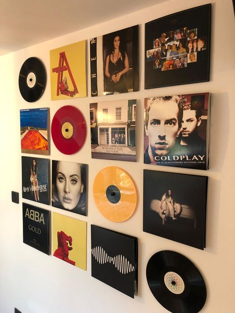 Vinyl Display Wall Ideas, Record Frames Wall, Display Albums On Wall, Vinyl Wall Decor Bedroom, Music Room Vinyl, Displaying Records On Wall, Decorating With Vinyl Records Wall Art, Ways To Display Record Albums, Record In Room