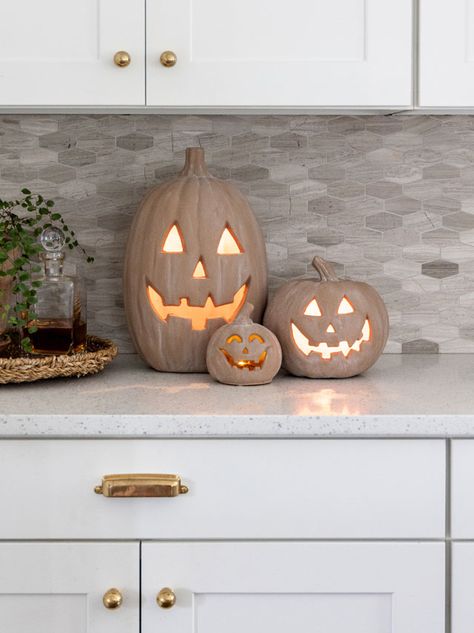 Call Home Decor, How To Incorporate Halloween Into Fall Decor, Fall Halloween Kitchen Decor, Pumpkin Lantern Ideas, Fall And Halloween Mixed Decor, Neutral Color Halloween Decor, Small Entryway Halloween Decor, Black Terracotta Pumpkin, Fall To Halloween Decor Transition