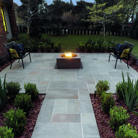 Outdoor Paved Patio Ideas, Big Stones In Garden Landscaping, Large Stone Pavers Backyard, Patio Stone Backyard Ideas, Large Backyard Pavers, Large Patio Paver Ideas, Deck And Hardscape, Patio Ideas Stamped Concrete, Back Paver Patio Ideas