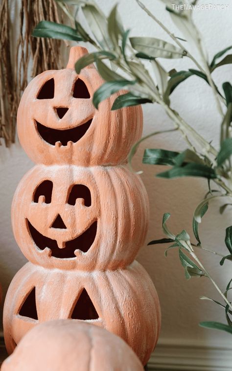 DIY Terracotta Pumpkins (Pottery Barn Dupe) | How to make viral terracotta pumpkins | Pottery Barn knockoff | How to get terracotta look with paint | Faux terracotta painting | Stone effect painting | Faux stone painting | Dollar Store pumpkin craft | Dollar Tree pumpkin craft | Easy fall craft ideas | Dollar Tree fall craft DIY | Pottery Barn dupe ideas | Pumpkin decor ideas | #TheNavagePatch | TheNavagePatch.com Painted Pumpkin Topiary, Jack O Lantern Topiary, Classy Fall Decor Front Porch, Dollar Tree Crafts Pumkins, Concrete Pumpkins How To Make, Chalk Paint Pumpkins, Vintage Fall Tablescapes, Diy Ceramic Pumpkins, Terracotta Jack O Lantern