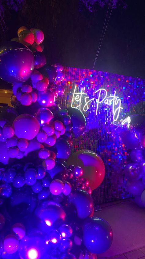 Pink Disco Party, Euphoria Prom, Xv Ideas, 16th Birthday Outfit, Disco Birthday Party, Sweet 16 Themes, Vegas Theme, Disco Theme, Happy Birthday Frame