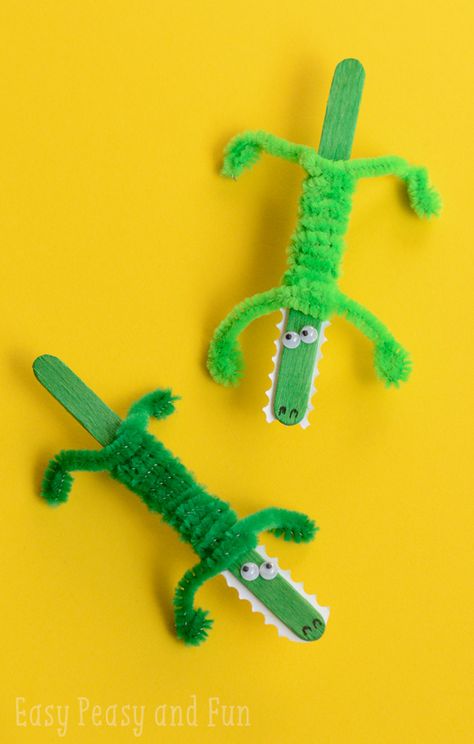 Craft Stick Crocodile Craft Ice Lolly Stick Crafts, Pipe Cleaner Crafts, Kunst For Barn, Crocodile Craft, Zoo Animal Crafts, Aktivitas Montessori, Cheap Crafts, Animal Crafts For Kids, Popsicle Stick Crafts