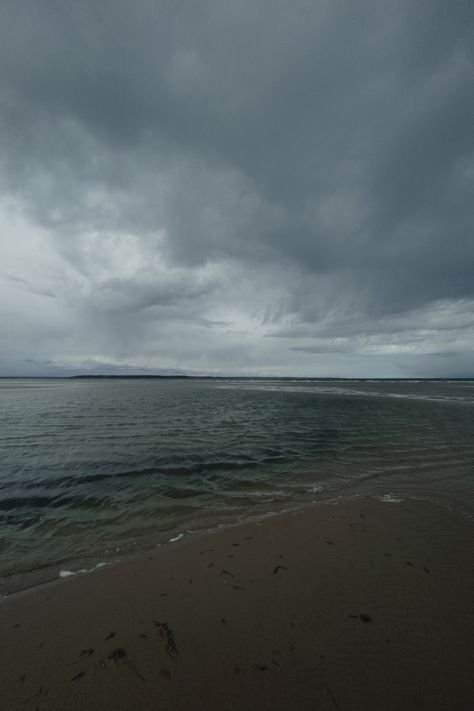 Beach On A Cloudy Day, Rainy Beach Day Aesthetic, Rainy Day Beach Pictures, Rainy Beach Pictures, Cloudy Day Beach, Beach Cloudy Day, Cloudy Beach Aesthetic, Rainy Beach Aesthetic, Gloomy Day Aesthetic