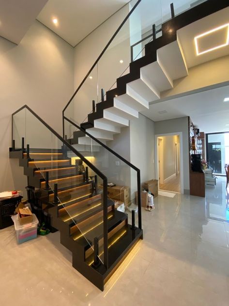 Duplex Staircase Design, Front Building Design, Indian House Exterior Design, Railing Tangga, House Structure Design, Black Bedroom Design, Staircase Design Modern, Staircase Railing Design, Small House Front Design