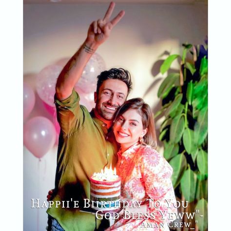 Photo Poses For Couples Birthday, Couple Birthday Photo Pose, Couple Photography Poses For Birthday, Husband Birthday Photo Ideas, Couples Birthday Photoshoot With Cake, Annivery Photo Ideas, Birthday Photos Couple, Anniversary Poses Ideas Couple Pics With Cake, Birthday Poses Couple