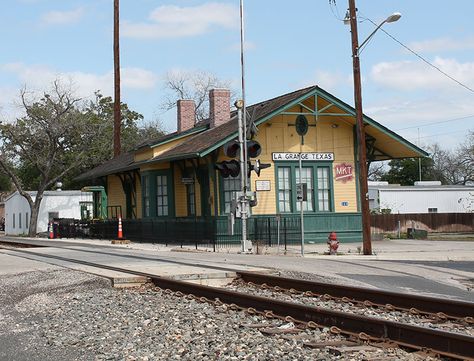 Vintage Train Depots | The cargo & travel hubs of the 1800s-1900s Colorado House, Old Train Station, The Industrial Revolution, Railroad Pictures, Train Depot, Train Stations, Railroad Photos, Rail Car, Old Trains