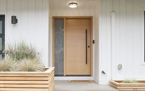 36 X 80 Front Door, Modern Front Entrance Door, Front Door Decor Minimalist, Modern Wood Entrance Door, Enterway Ideas Modern Front Door, Solid Timber Front Door, Modern From Door, Front Door Scandinavian, Modern Oak Front Door