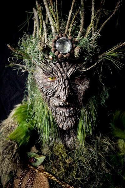 The crone was as ancient as the forest.  Over the years, she became one with the forest itself. Green Man Sculpture, Boom Kunst, Tree People, Tree Faces, Wood Spirit, Tree Spirit, Nature Spirits, Forest Creatures, Beltane