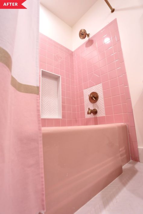 Vintage Pink Tile Bathroom, Pink Tile Bathroom, Pink Bathroom Tiles, Retro Pink Bathroom, Colored Toilets, Pink Tub, Vintage Pink Bathroom, Pink Toilet, Pink Tile