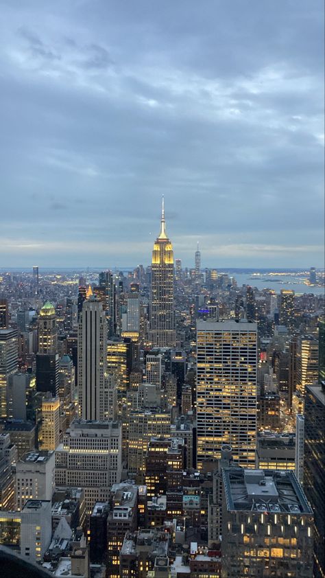 Empire state building aesthetic new York skyline New York City Empire State Building, Empire State Building Blue Percy Jackson, Empire State Building Aesthetic, Nyc Souvenirs, Nyc Empire State Building, New York In Winter, Aesthetic New York, Manhattan City, New York City Aesthetic