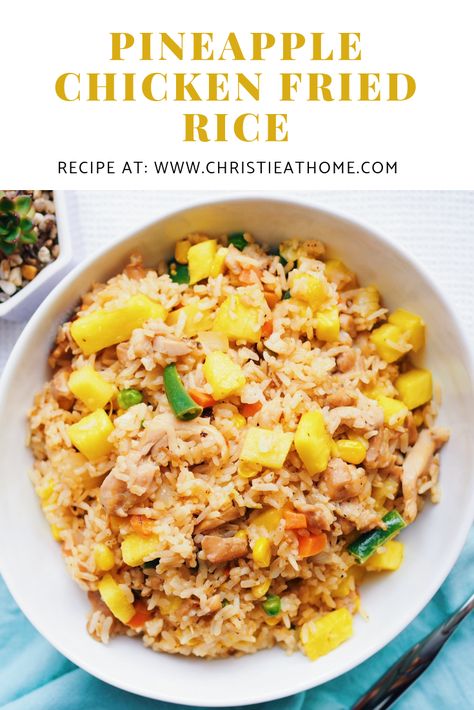 Chicken Pineapple Fried Rice, Pineapple Chicken Fried Rice, Pineapple Rice Recipes, Cooked Rice Recipes, Pineapple Fried Rice Recipe, Chicken Pineapple, Cooking Onions, Chicken Fried Rice Recipe, Chicken Rice Recipes