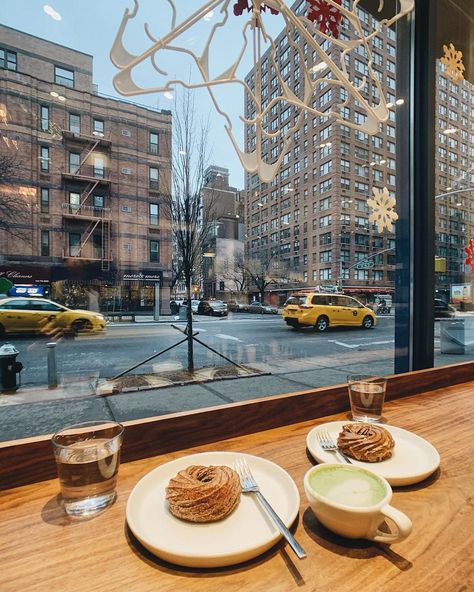 New York | Travel community on Instagram: “✨Good morning 🍵🍩 breakfast in the Upper West Side 💕✨ 📸 @melliekr 😍🌇 ✨ ✈Mark your photo with tag #nycityworld and we'll post it! ✨ #newyork…” Kos, New York City Cafe Aesthetic, New York Aesthetic Travel, New York Adventures, Cafes In New York City, New York Cafes, Living In New York Aesthetic, Travel Posts Instagram, New City Aesthetic