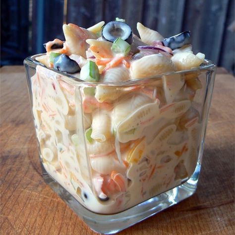 Mom's Best Macaroni Salad | "I made this macaroni salad for my daughter's figure skating competition. It was served to the coaches and judges. I have already gotten two requests for the recipe!" Sweet Macaroni Salad Recipe, Amish Macaroni Salad, Classic Macaroni Salad, Best Macaroni Salad, Pasta Salad Dressing, Macaroni Salad Recipe, Soup Dinner, Macaroni Salad, Baby Tips