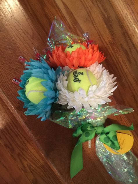 For your favorite tennis player!  Tennis ball bouquet Tennis Ball Bouquet, Hock Proposals, Tennis Snacks, Tennis Ball Crafts, Tennis Decor, Ball Bouquet, Tennis Party Decorations, Tennis Party, Tennis Team