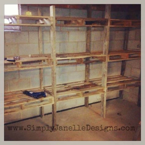 Pallet Shelves Diy, Making Shelves, Deco Surf, Pallet Wood Shelves, Pallet Storage, Pallet Kitchen, Diy Regal, Diy Rangement, 1001 Pallets