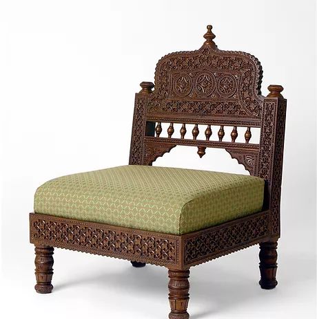 Royal Sofa Design, Wooden Sofa Chair, Sofa Come Bed, Classic Sofa Designs, Sofa Design Ideas, Royal Sofa, Carved Beds, Wooden Couch, Carved Sofa