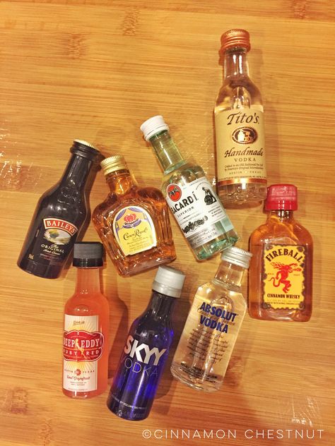 Mini Bar in a Jar | cinnamon chestnut Mini Bar In A Jar, Bar In A Jar, Liquor Gift Baskets, Bottles Of Alcohol, Mini Alcohol Bottles, Baileys Original, Pretty Alcoholic Drinks, Liquor Gifts, Mini Liquor Bottles