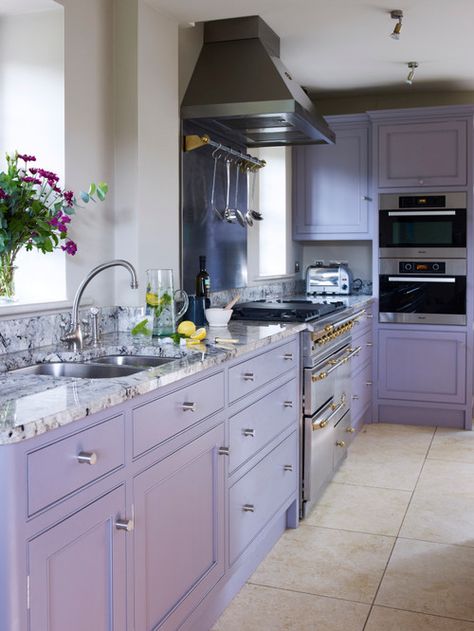 Purple Gray Kitchen Ideas, Blue And Purple Kitchen Ideas, Lavender Kitchen Cabinet, Aesthetic Kitchen Colors, Lavender Cabinets Kitchen, Lavander Kitchens, Sage Green And Lilac Kitchen, Lavender And Yellow Kitchen, Purple Cabnits Kitchen