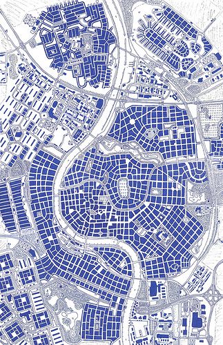 Fictional city map, by Rennø - Hand drawn city map of Raalte (called after some Dutch town). The city is situated on two rivers, on of them being an affluent, ending in the other. It's drawn as a city as it could have grown in multiple centuries: city center, former bastions, station close to the river side, apparment buildings from the 70s and newer neighbourhoods surrounding the city. In a word: a very European city. Organic Urban Design, European Urban Planning, Fictional City Map, Map Graphic Design Illustration, Rome Graphic Design, River Graphic Design, Maps Graphic Design, Simple Map Design, Graphic Design Map