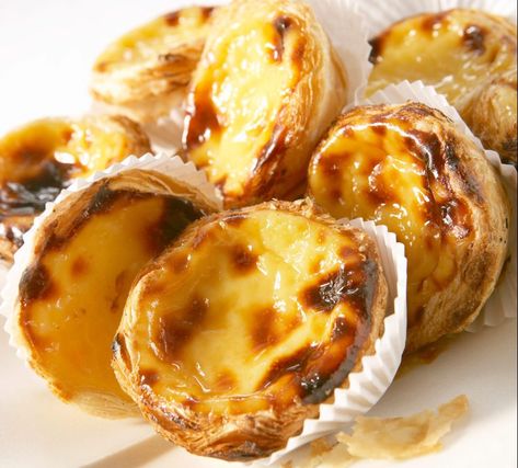 Great British Bake Off 2017 pastry week recipe - how to make the pasteis de nata from Paul Hollywood's technical challenge Portugese Desserts, Natas Recipe, Paul Hollywood Recipes, Egg Tart Recipe, Spinach Puff Pastry, British Baking Show Recipes, British Bake Off Recipes, Bake Off Recipes, Paul Hollywood