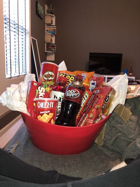 red basket gift idea Gift Basket Ideas Candy, Red Candy Basket Ideas, Red Birthday Basket Gift Ideas, Red Basket For Color Party, Red Valentines Basket For Him, Color Themed Gift Baskets Red For Men, Red Care Package Ideas, Gift Basket Ideas Snacks, Red Color Baskets Gift Ideas