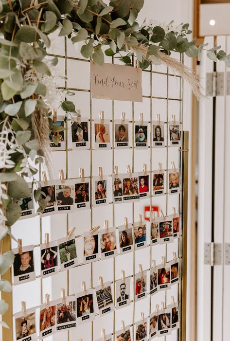 Funny table plan idea with pictures of the guests and their nicknames Photo Table Seating Plan, Unusual Table Plan Wedding, Table Plan Banquet Style, Photo Wall Ideas For Wedding, Guest Photo Seating Chart, Polaroid Photo Box Wedding, Seating Chart Pictures, Photo Table Plan Wedding, Wedding Guest Sitting Plan