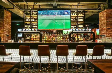 sports bar - Yahoo Image Search Results Tv Sports Bar, Pub Back Bar Design, Restaurant Bar Design With Tv, Restaurant Bar With Tv, Sport Bar Ideas, Cool Bar Design, Modern Sports Bar Design, Bar Tv Ideas, Pub Bar Design