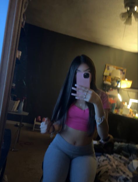 Latina Baddie Mirror Selfie, Outfit Ideas Fresitas, Cute Body Mirror Pics, Baddie Mirror Pics, Cute Mirror Pics, Cute Winter Fits, New Era Of Me, Latina Style, Latina Outfits