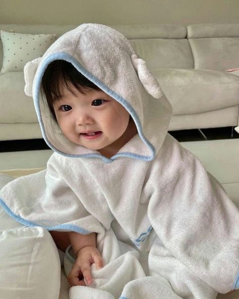 Aww!<3 my asian baby🫶🏽🤗 Asian Baby Boy, Korean Baby Boy, طفلة حديثة الولادة, Chinese Babies, Cute Babies Photography, Ulzzang Kids, Cute Asian Babies, Baby Swag