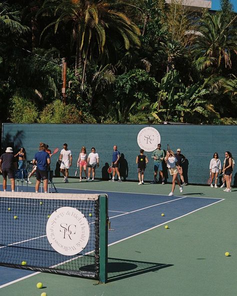 Malibu Tennis Club, 80s Country Club Aesthetic, Sporty And Rich Tennis, Tennis Club House, Tennis Club Design, Beverly Hills Aesthetic, Goldstein House, Sporty And Rich Aesthetic, House In Beverly Hills