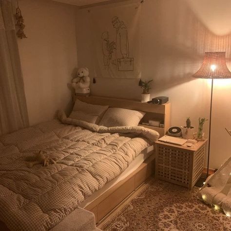 Reka Bentuk Bilik Tidur, Cozy Small Bedrooms, Dekorasi Kamar Tidur, Bilik Tidur, Cozy Room Decor, Redecorate Bedroom, Minimalist Room, Dreamy Room, Dream Room Inspiration