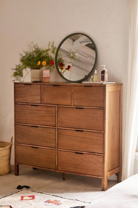 Rustic Furniture, Vintage Romance Bedroom, Ikea 2015, Vintage Living Room Furniture, Furnitur Ruang Keluarga, Dresser Decor, Vintage Living Room, Bedroom Dressers, Boho Living Room