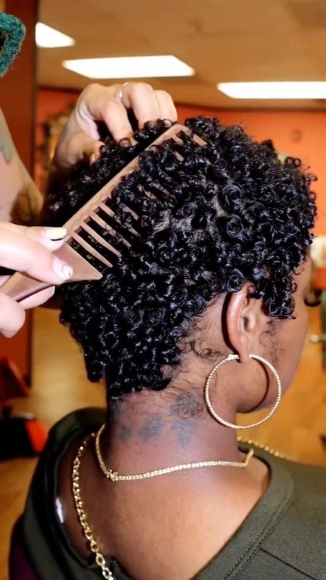 Big Chop Natural Hair, Coiling Natural Hair, Cabello Afro Natural, Short Natural Curly Hair, Natural Hair Stylists, Tapered Natural Hair, Natural Hair Cuts, Natural Hair Short Cuts, Heat Styling