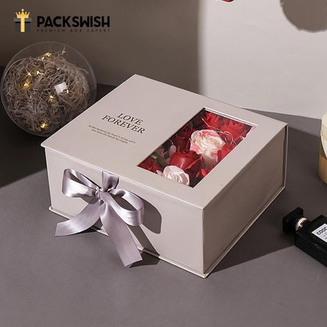 Chocolate Flower Box Gift Ideas, Gift Box With Flowers And Chocolate, Cake Box With Flowers, Flower Gift Box Design, Chocolate Box Gift Packaging, Flower In Box Gift, Premium Gift Box Design, Flower Gift Boxes, Flower Box Packaging