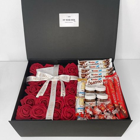 MY ROSE BOX&CO’s Instagram photo: “Extra Large chocolate rose box♥️🌹 A beautiful gift to give to your loved one DM us for any personalisation✨✨ @myroseboxco #myrosebox…” Gift Box With Flowers And Chocolate, Rose Gift Box Ideas, Chocolate Box Bouquet, Flower Gift Box Design, Valentine Chocolate Box Gift Ideas, Gift Chocolate Ideas Boxes, Box With Flowers And Chocolate, Chocolate And Flowers Gift Boxes, Roses In A Box Gift