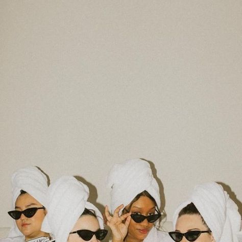 Wedding Planning Resource on Instagram: "Spa bachelorette anyone? We love the idea of a little pamper party to relax before your big day. If you’re doing a bach weekend, it maybe be a good idea to end with a spa day after you’ve had your GNO! 🧖‍♀️🥂  Photo Creds in order: @jasmineacarrillo @sugarmagnoliabakehouse kjeaddean3 on Pinterest  yadi_mercier @pom.paper.events @catchmyparty @pretty.little.daydreams @maaryklein  #wedding #weddingideas #bachelorette #bacheloretteparty #spaday #girlstrip #girlsnight #bridetobe #groomtobe #2024wedding #spa #weddinginspiration #weddingplanning" Spa Night At Home Friends Aesthetic, Spa Stock Photos, Wellness Retreat Bachelorette Party, Bachelorette Spa Theme, Spa Hen Party, Bachelorette Party Spa Day, Cool Bachelorette Party Ideas, Med Spa Event Ideas, Wellness Retreat Bachelorette