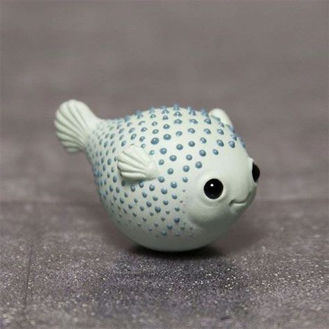 Cute small little puffer fish: My Owl Barn: Ridiculously Adorable Animals That You Need in Your Life Tiny Sculptures Ideas, Cute Pottery Animals, Clay Animals Sculpture Realistic, Tiny Ceramic Animals, Small Ceramic Animals, Clay Ideas Animals, Sculpture Clay Ideas, Animals Ceramics, Fish Clay